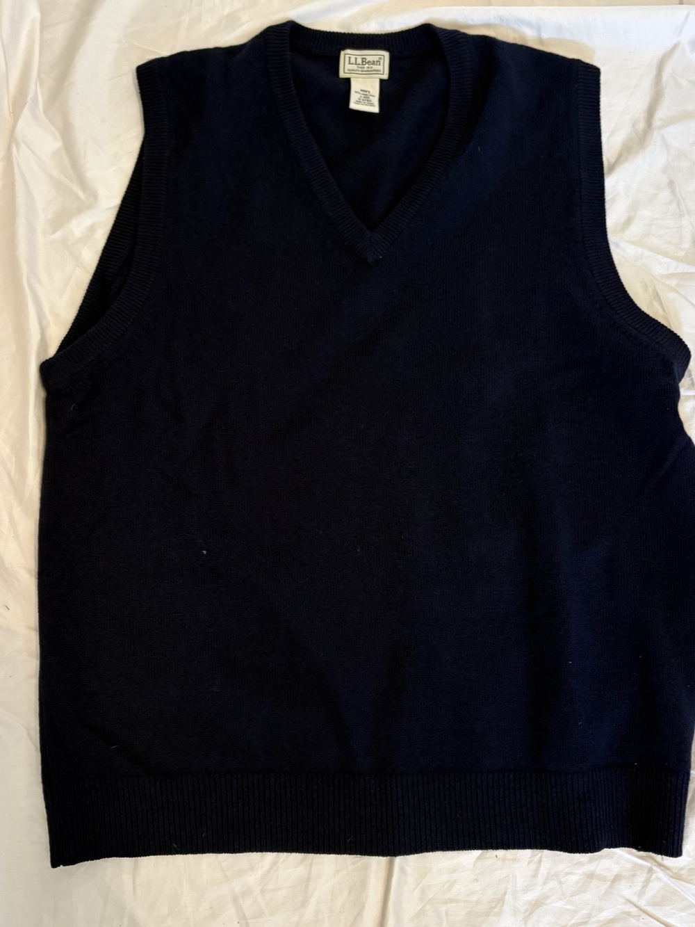 L.L.Bean Men's Navy V-Neck Wool Knit Sweater Vest SZ L